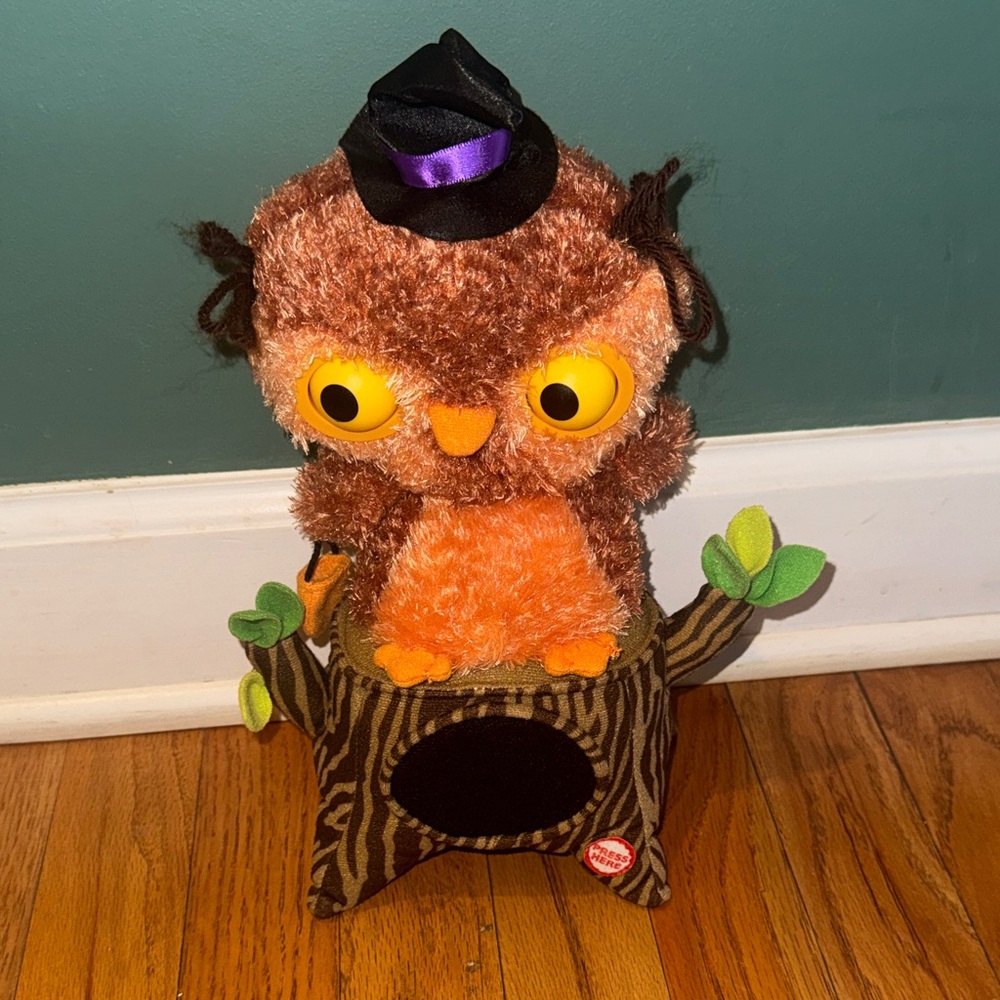 Halloween Hallmark Singing Owl Who's Watching Me Animated Moving Eyes Decoration
